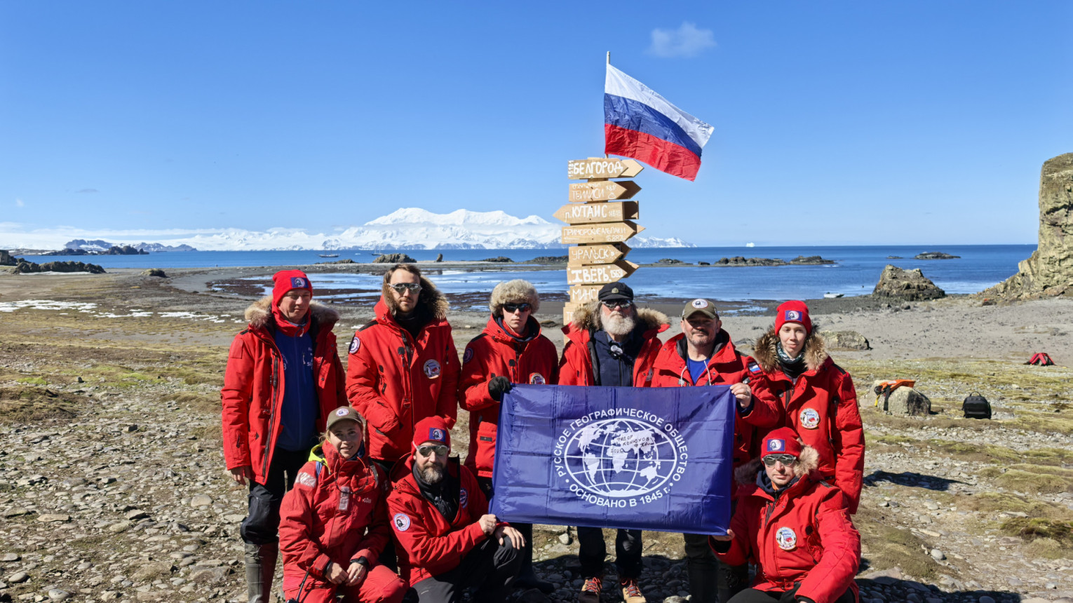 Федор Конюхов и команда поддержки на острове Смоленск (Ливингстон). Фото предоставлено экспедиционным штабом Федора Конюхова