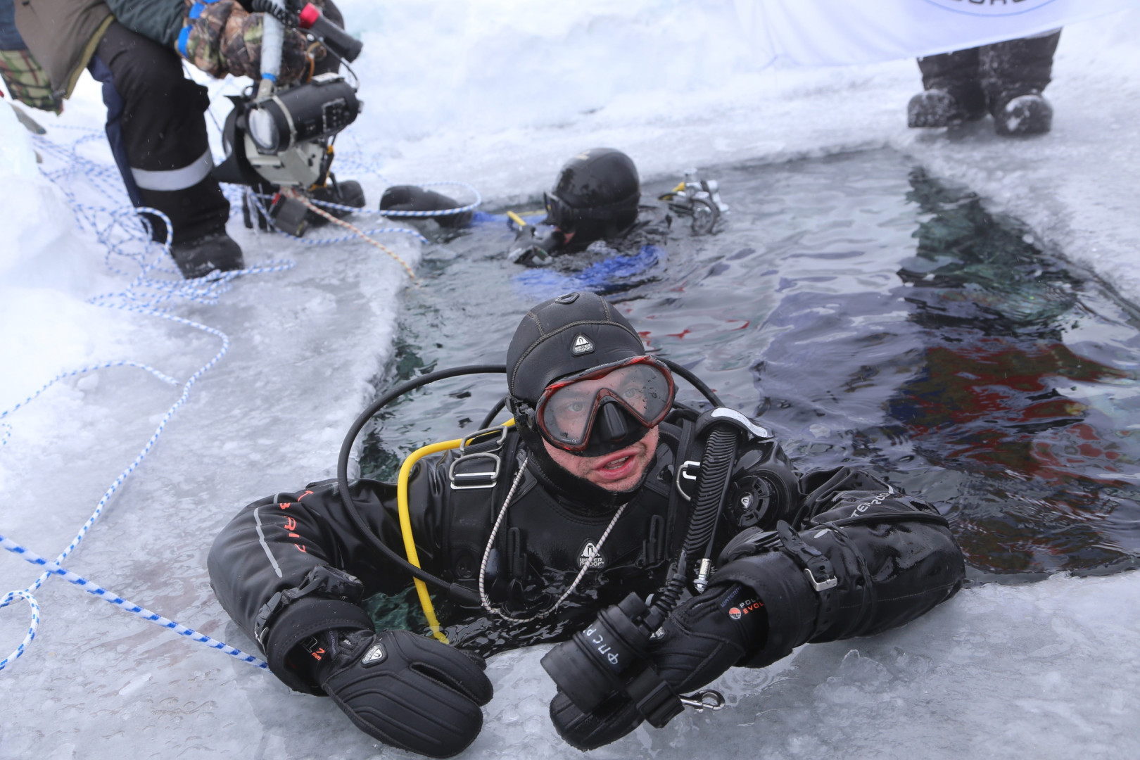 Второе погружение подводного исследовательского отряда Русского географического общества на полюсе холода Северного полушария Земли (8-10 марта 2014 года)