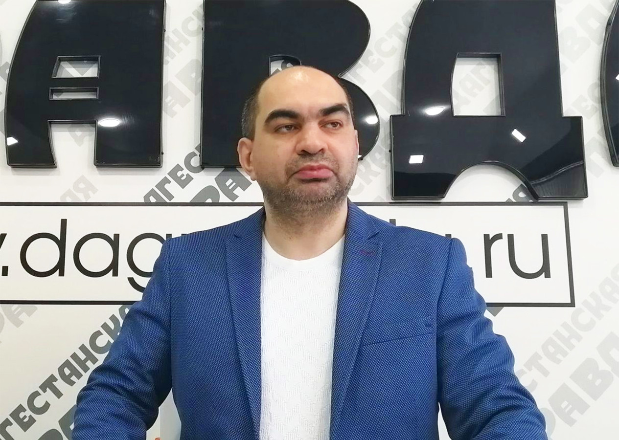 Амиль Саркаров в редакции газеты 