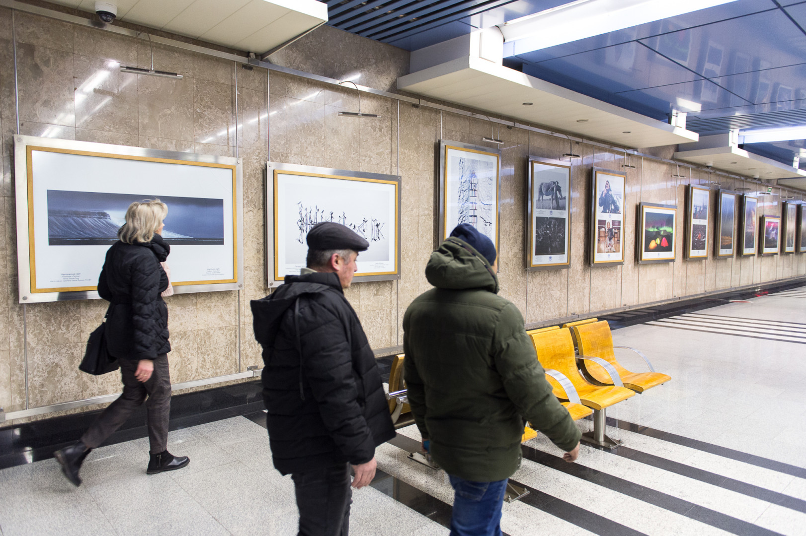 Фотовыставка "Самая красивая страна" в Московском метро