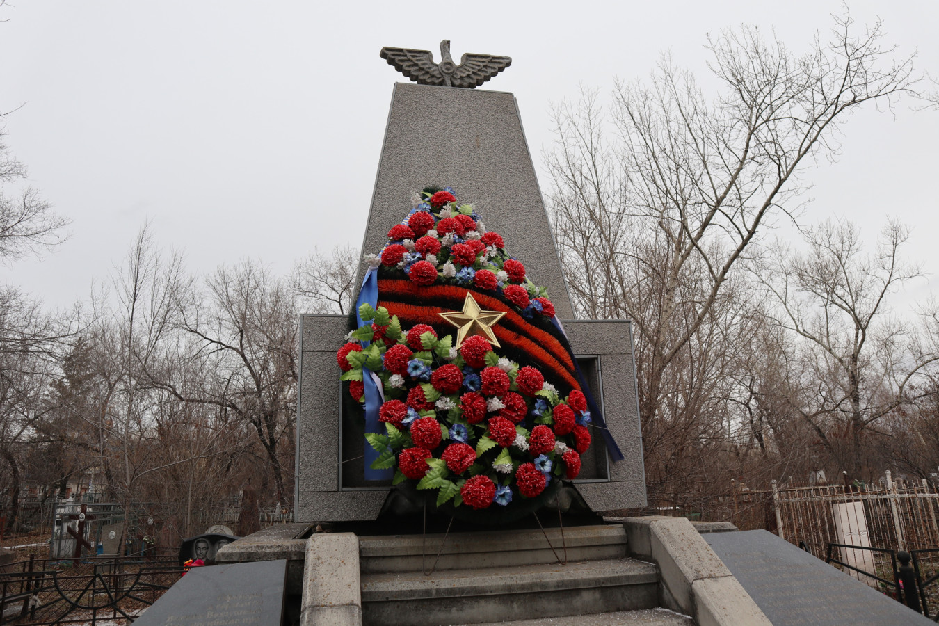 Памятник на братской могиле лётчиков-героев. Фото: Красноярское краевое отделение РГО 